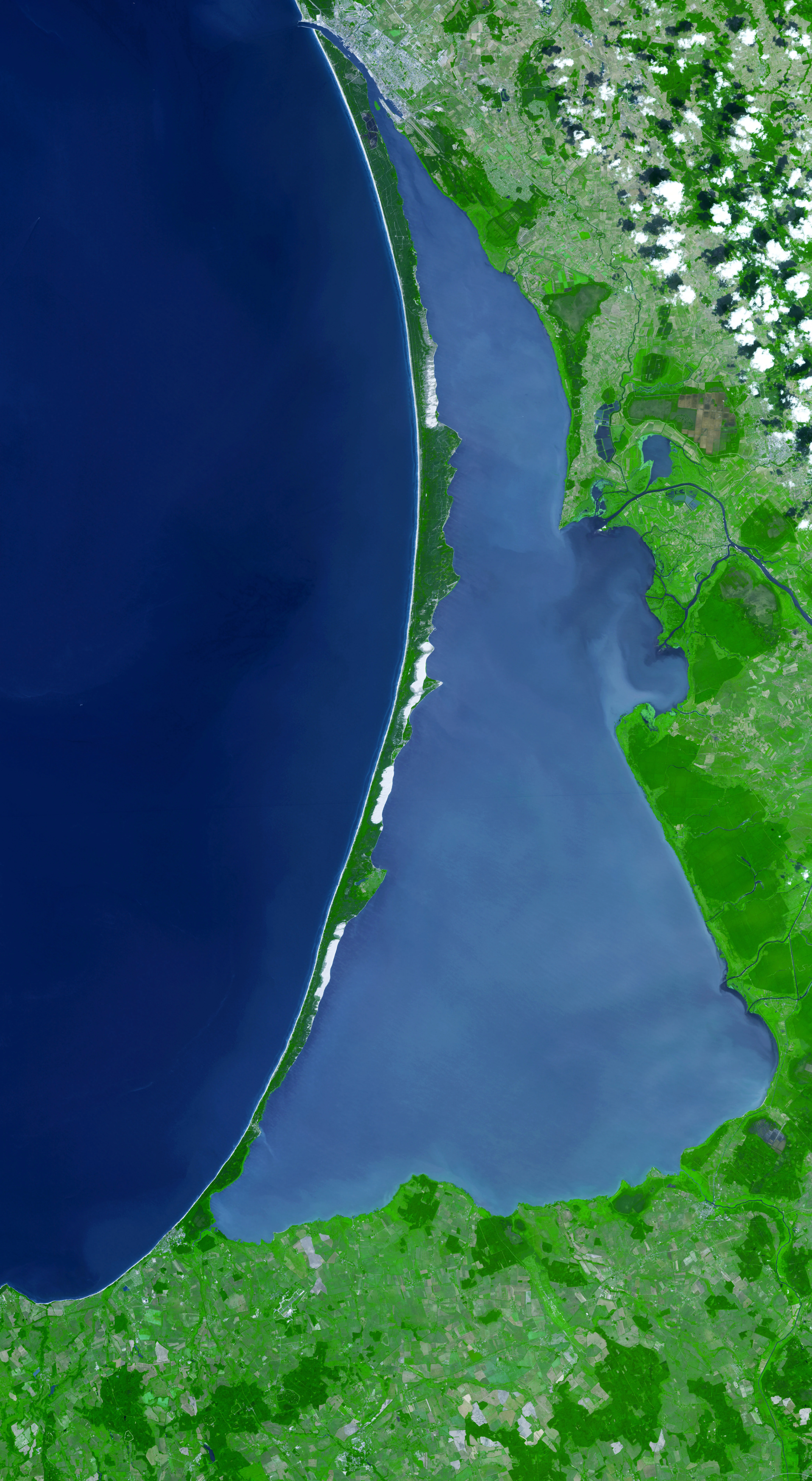 Satellite image showing the Curonian Spit as a narrow landmass between the Baltic Sea and Curonian Lagoon