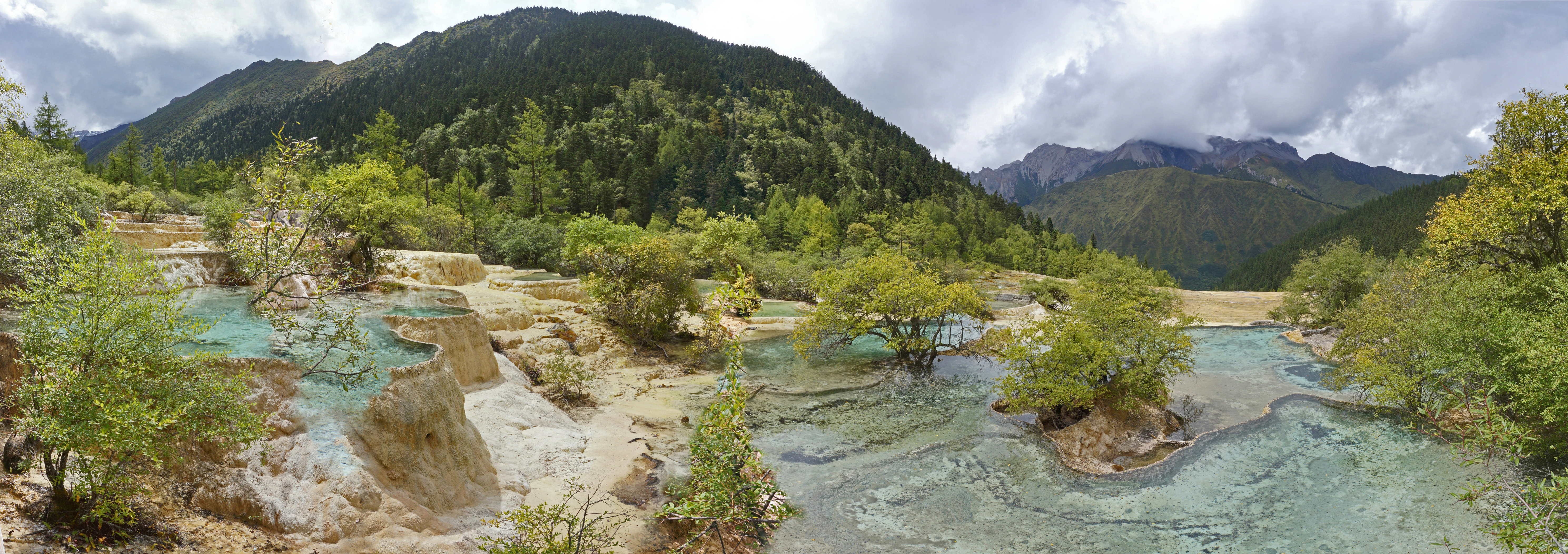 Suoluo Yingcai Pool in Huanglong