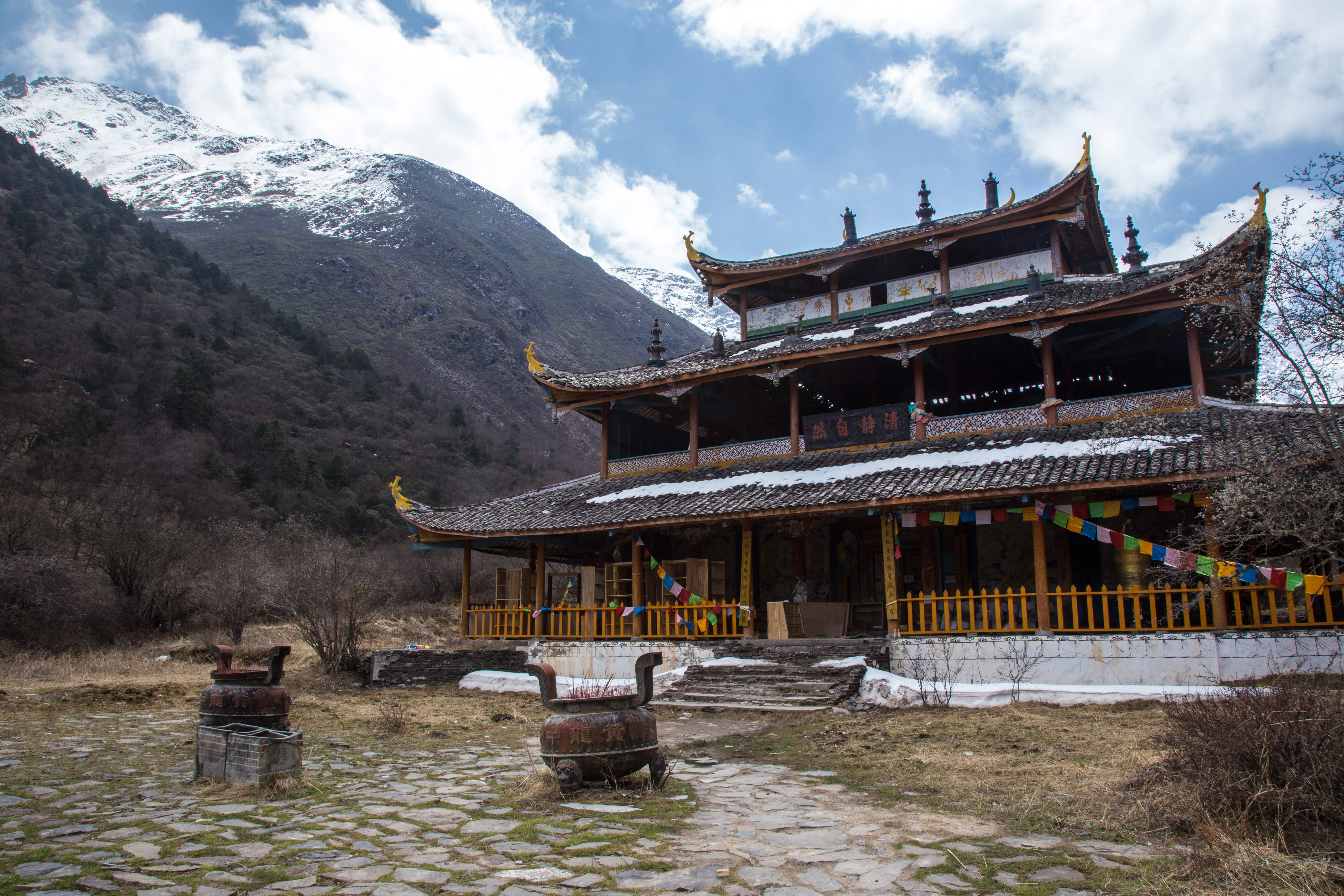 Huanglong Middle Temple