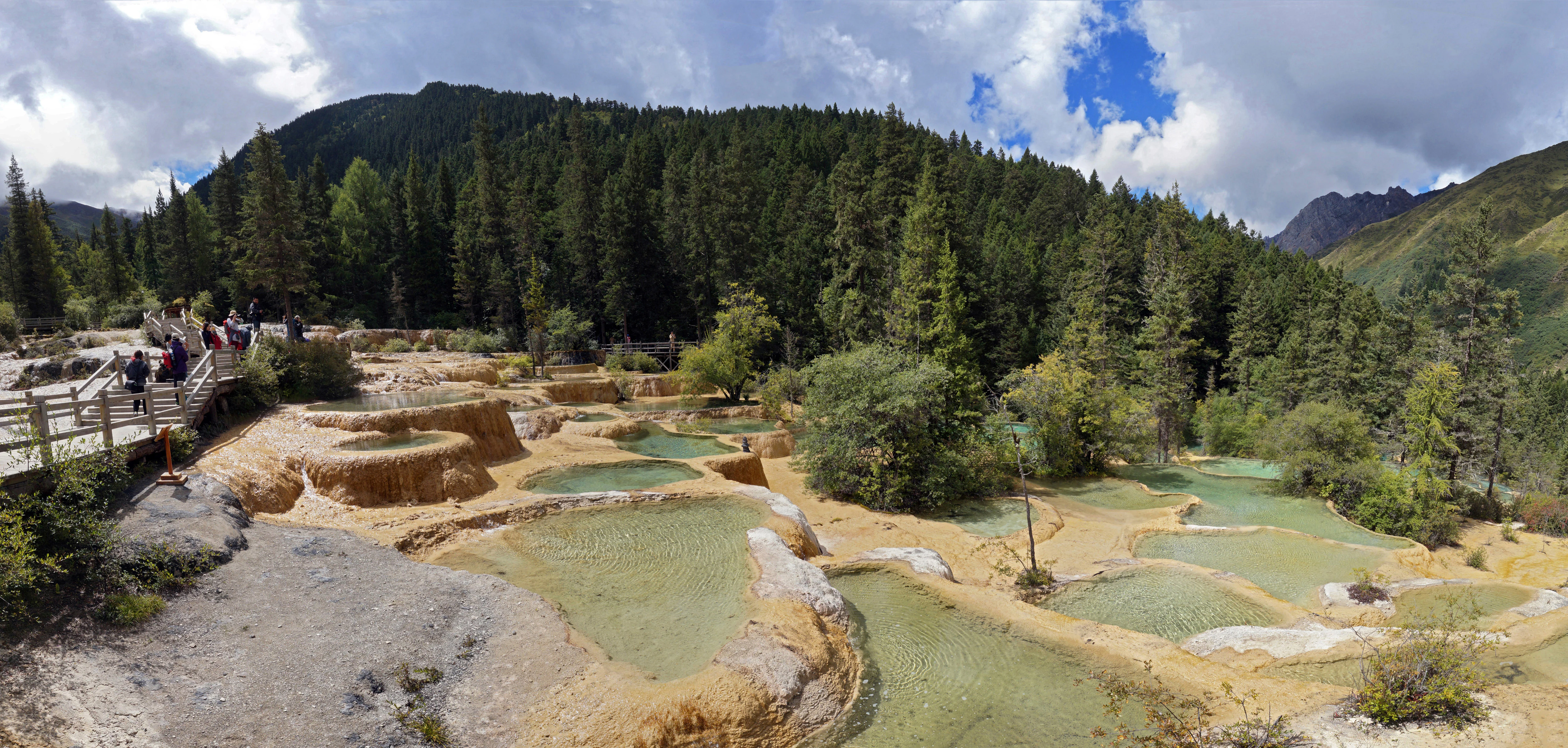 Welcome Ponds at Huanglong