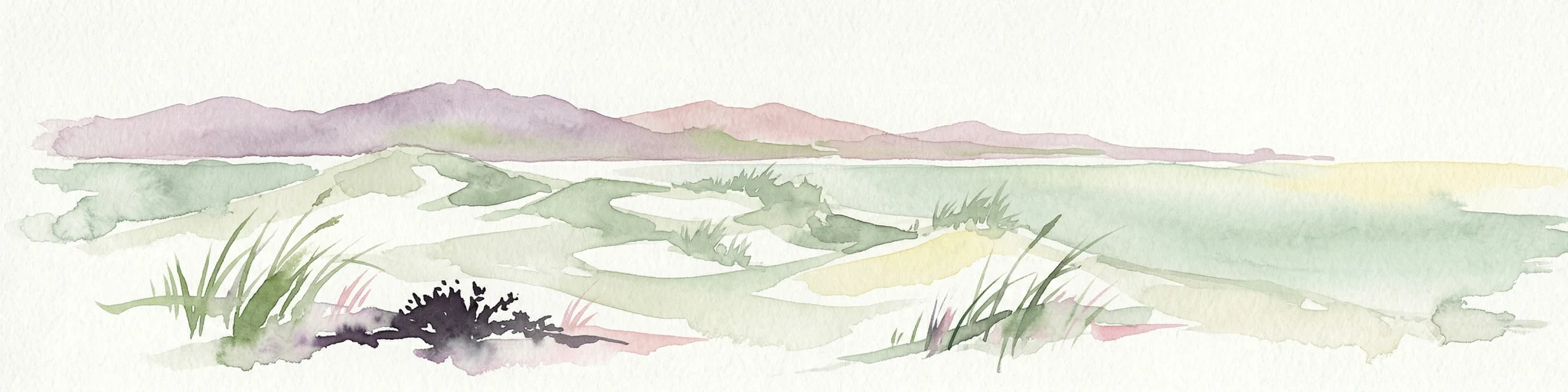 Pintura acuarela de dunas arenosas con parches de hierba, montañas distantes y un cuerpo de agua bajo un cielo claro