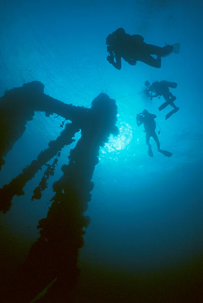 Divers near the Iro shipwreck
