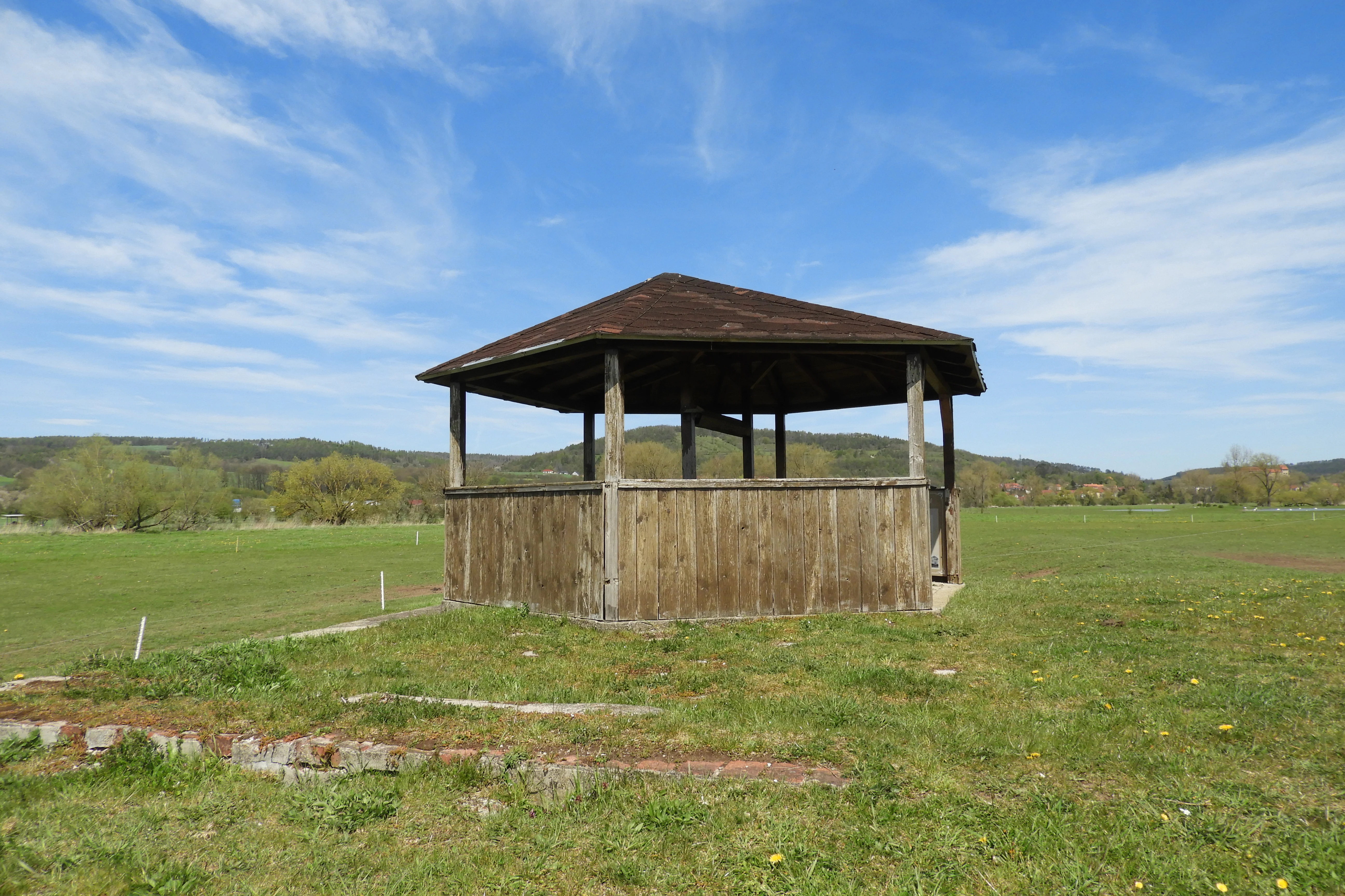 Well house in the Werra floodplain at Wilhelmsglucksbrunn